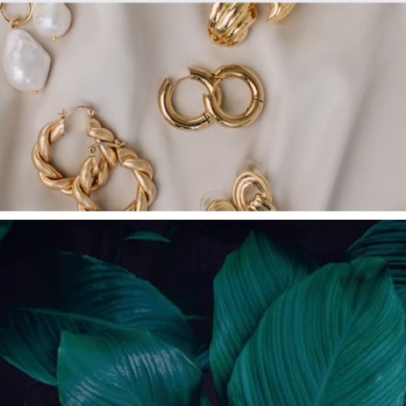 Dazzling Golden Heart Stud Earrings with Crystal Embellishments ✨💕 - Picture 7 of 7